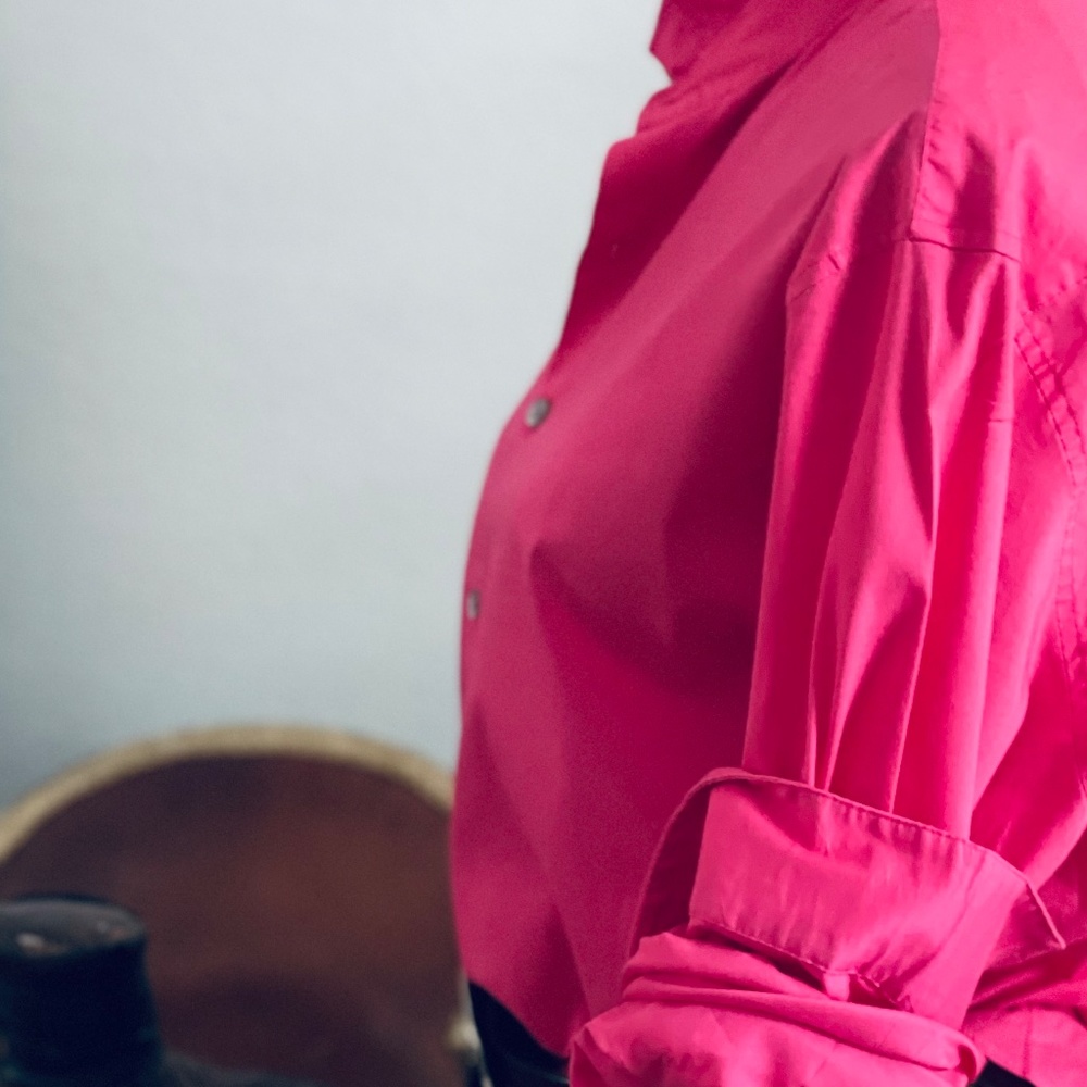 Bright Pink Wardrobe Staple You’ll Love Adding to Your Shirt Rotation - Picture 3 of 5